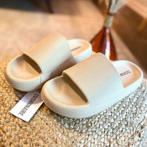 Cushionaire Cloud Slides